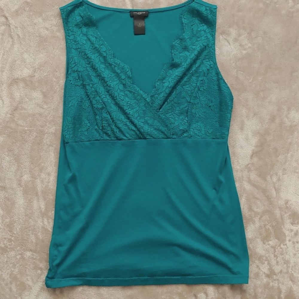 Sleveless Lace Top